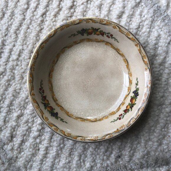 J & G Meakin | England | Saucer - Picture 1 of 2